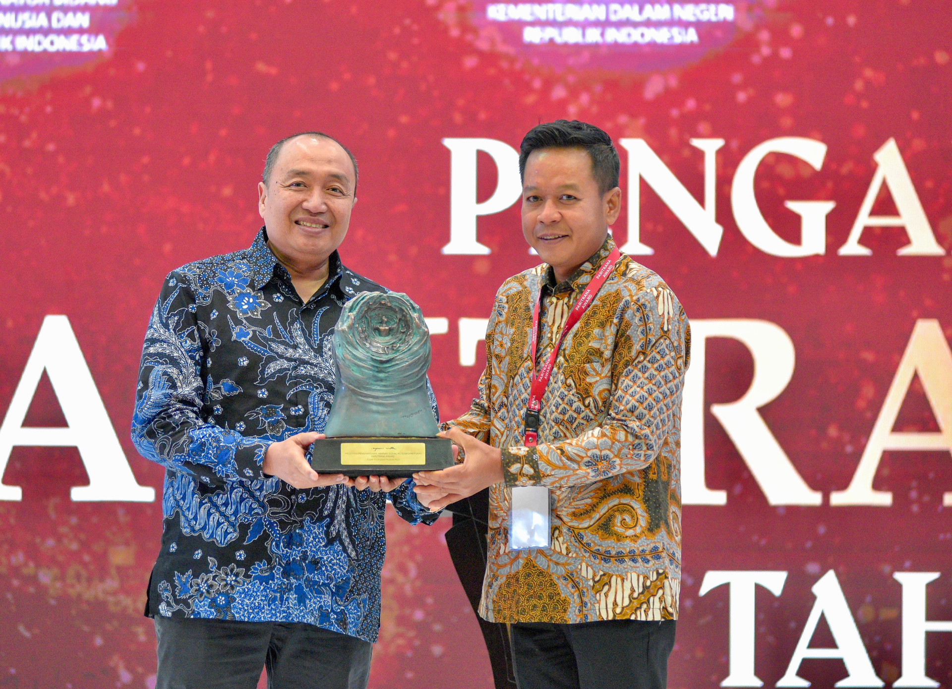 USU Rector Prof. Muryanto Amin Receives Paritrana Awards 2024 from Vice President Ma'ruf Amin